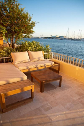Appartement terrasse les pieds dans l'eau /piscine